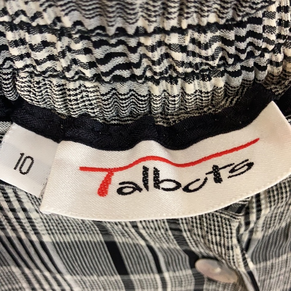 Women’s vintage button skirt black and white plaid with pockets - Picture 6 of 6